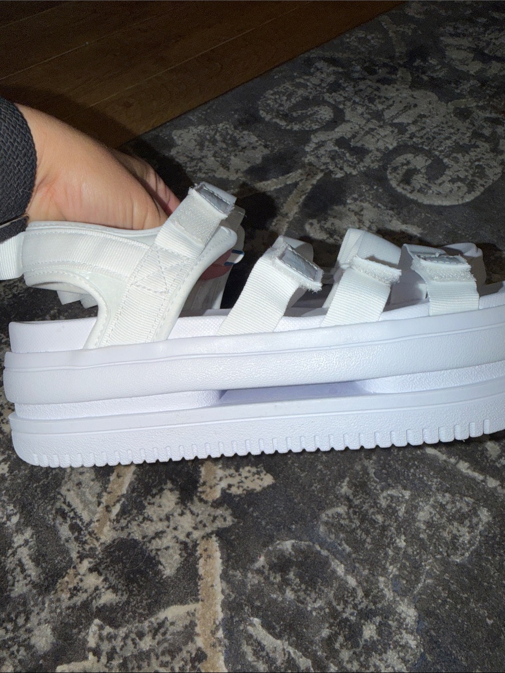 Nike Women’s Icon Classic 4 strap platinum Triple white sandals size 10 DH0224 - Picture 4 of 8
